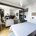 Parisian Duplex Close To Iconic Sites Tour Eiffel