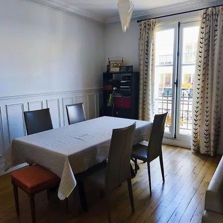Parisian Duplex Close To Iconic Sites Tour Eiffel *